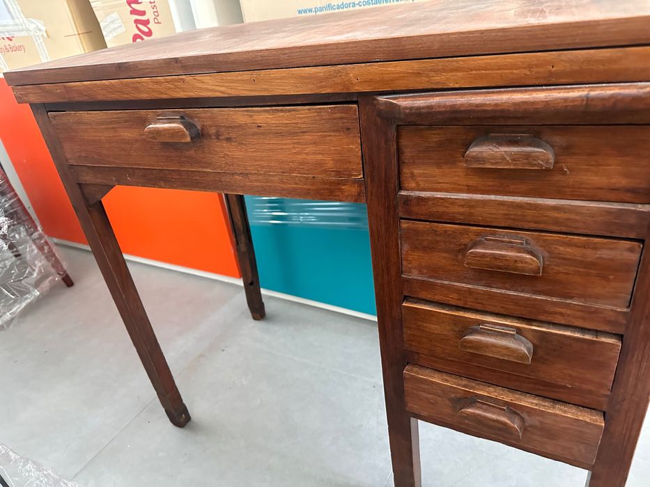 Secretária de estudo/trabalho