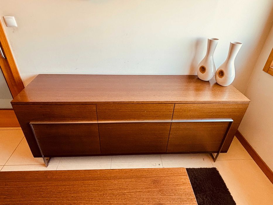 Mesa de sala de jantar wenguê e aparador (conjunto ou separado)