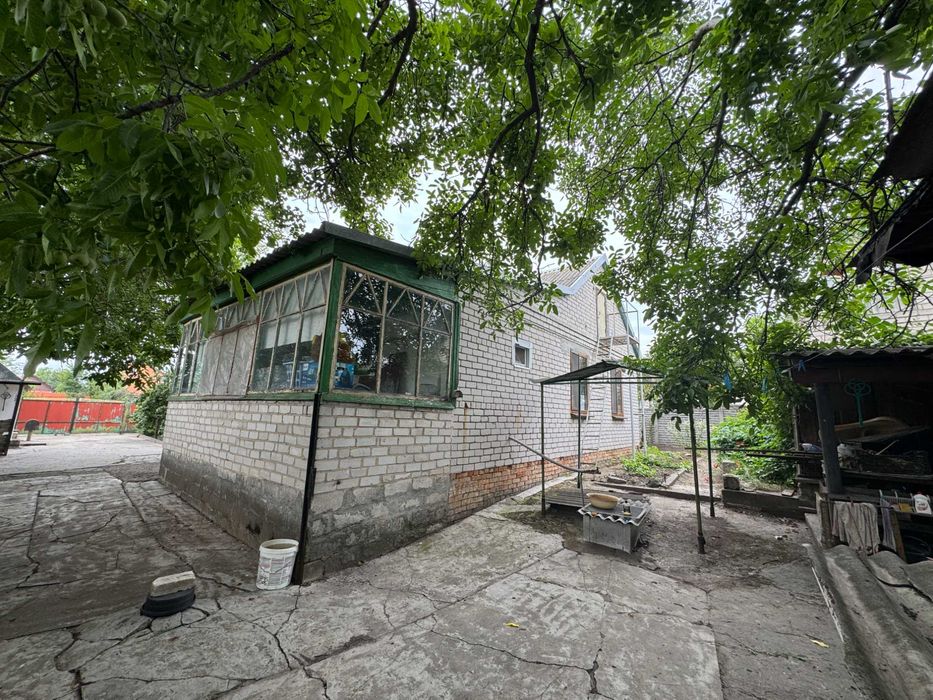 Дом - 80 м.кв. + летняя кухня. Участок - 11 соток. Подгородное
