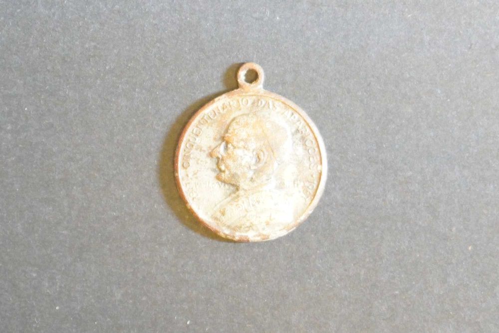 Símbolo religioso (banhado a prata)Cinquentenario  Лот 298