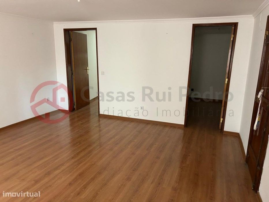 Apartamento T2 num 1º andar na Graça, Lisboa — São Vicente, Lisboa