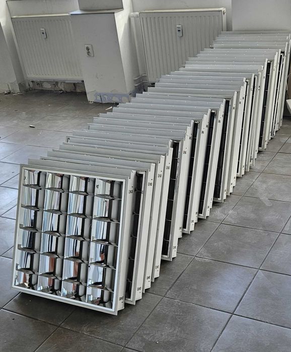 Lampa/oprawa rastrowa kasetonowa 60x60 używana