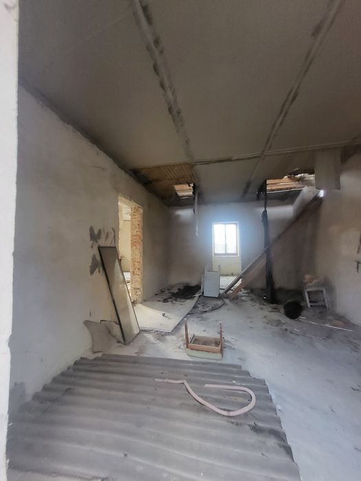 Продам будинок з великою ділянкою