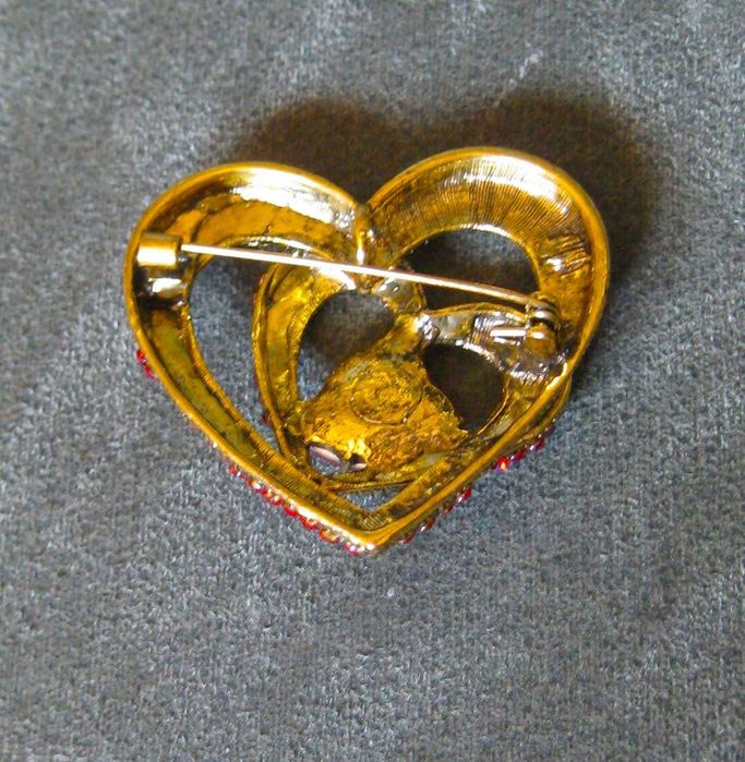 Alfinete / Broche / Pregadeira Coração Triplo NOVO