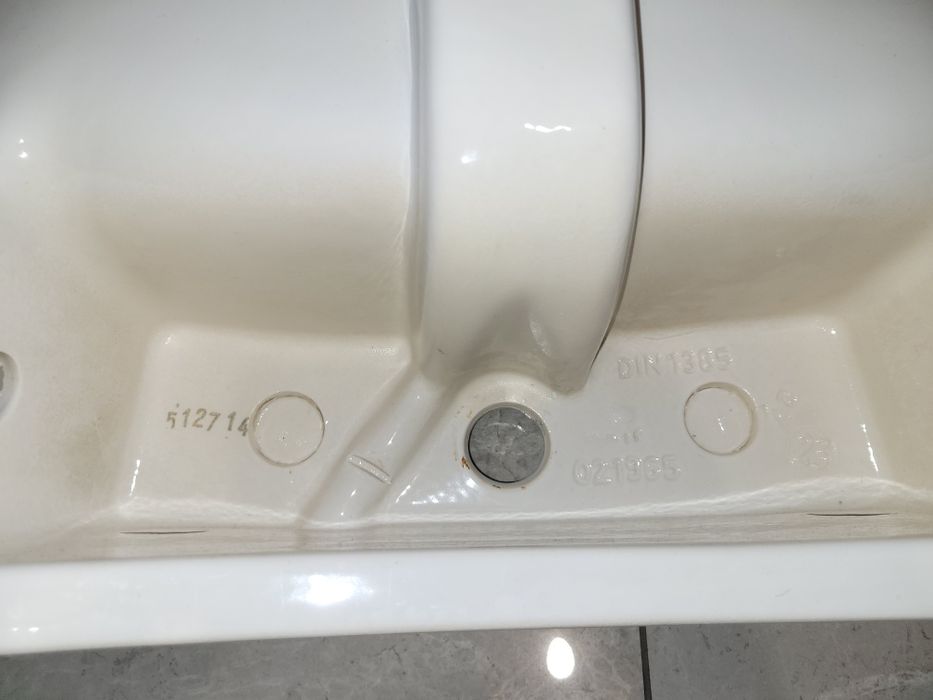 Umywalka ceramiczna łazienkowa pod zabudowę marki KOŁO