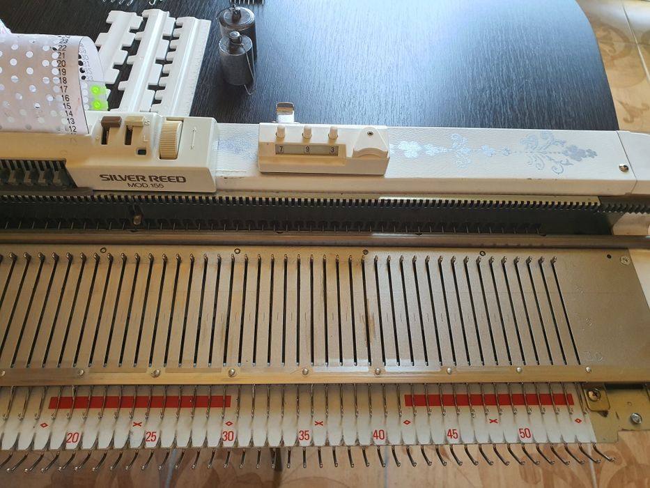 Вязальная машина silver reed sk155.  Вязальная машинка 3 класс