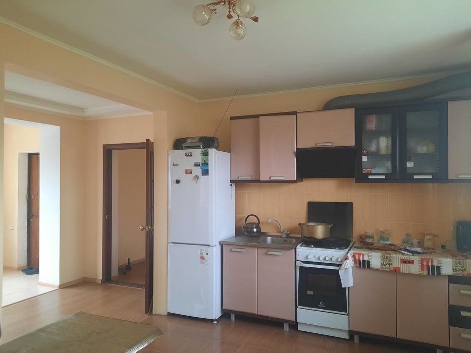 Продам два дома.