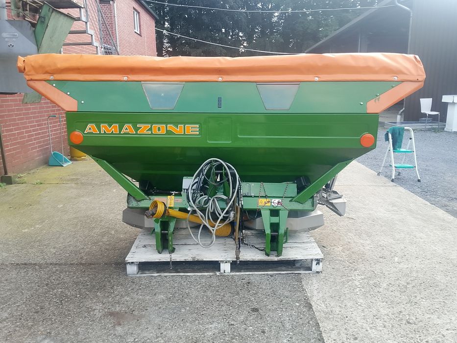 Rozsiewacz nawozów Amazone ZA-M  1500 max  plandeka 2500 l