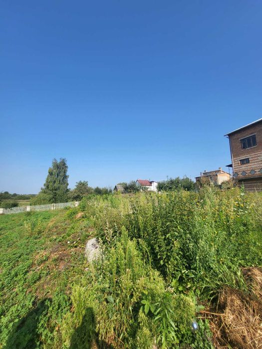 великий будинок з великою ділянкою(28сот) в с.Новий Милятин