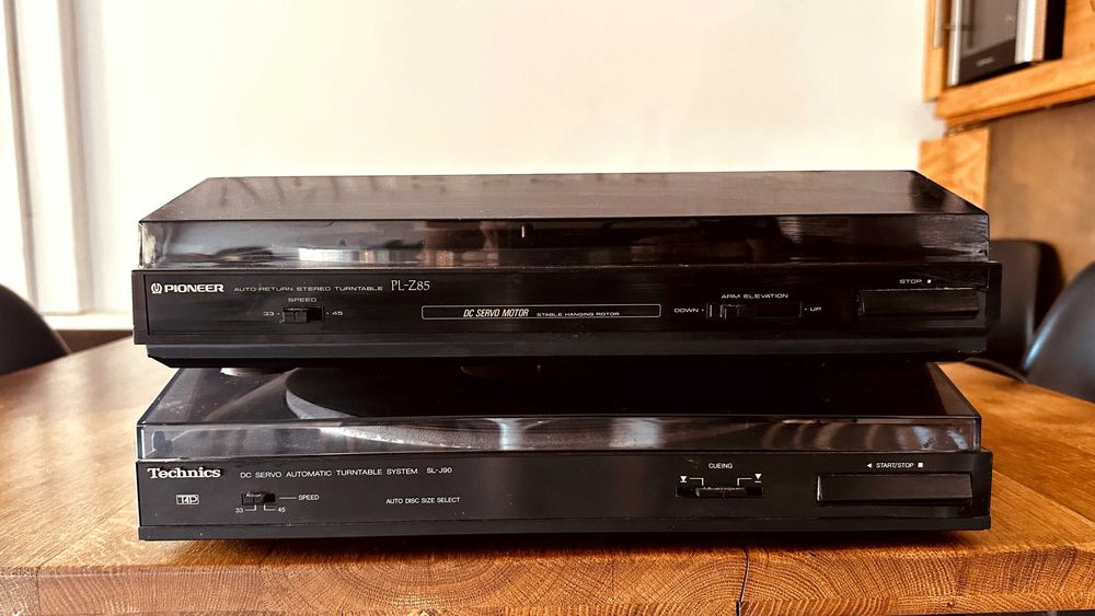Lote de 2 Gira-Discos: Pioneer PL-Z85 + Technics SL-J90 (Para Revisão)