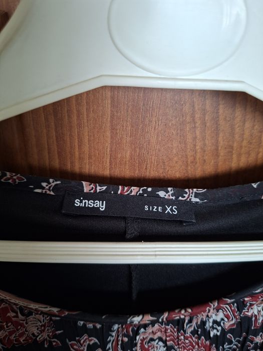 Sukienka XS Sinsay