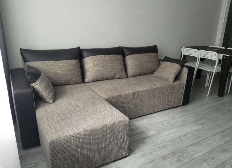 АРЕНДА квартиры в Кадоре на Литературной. Кухня студия + спальня