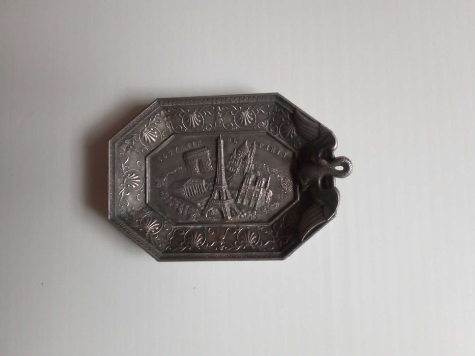 Cinzeiro em metal "Souvenir de Paris", usado
