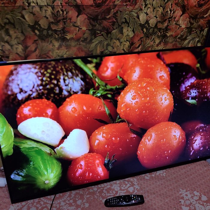 Безрамочный Смарт телевізор LG50UP7700 из германии