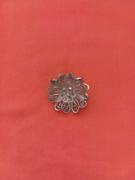 Broche em filigrana de prata