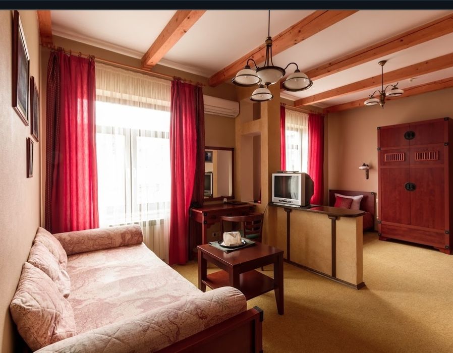 ПРОДАЖ ГОТЕЛЬНОГО КОМПЛЕКСА "Летючий Голандець" в м. Ужгород [діючий]