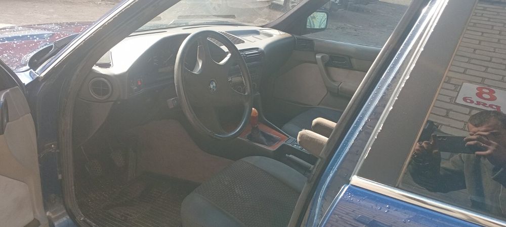 Продам е 34 в хорошем состоянии