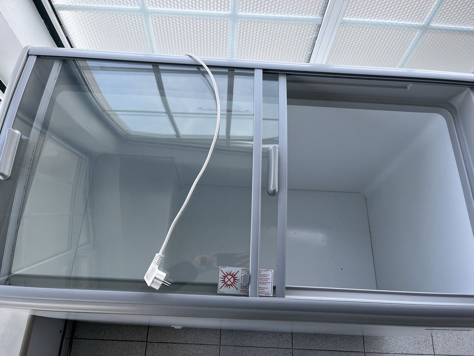 Arca congeladora com vitrine