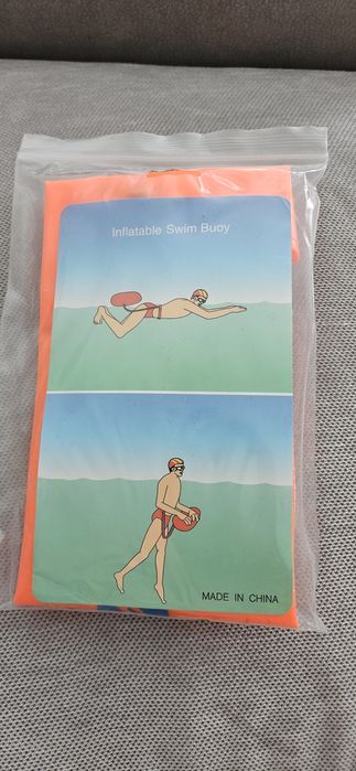 Bojka asekuracyjna do pływania.