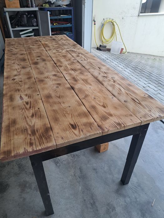 Mesa de madeira.