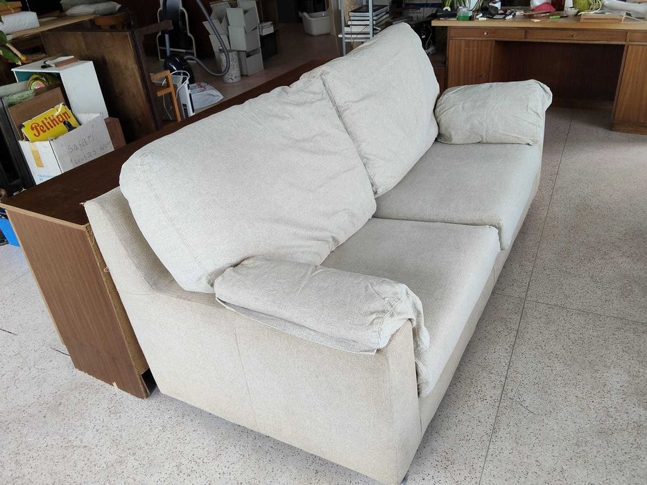 Sofa de 2 lugares c/ capas para as almofadas removíveis