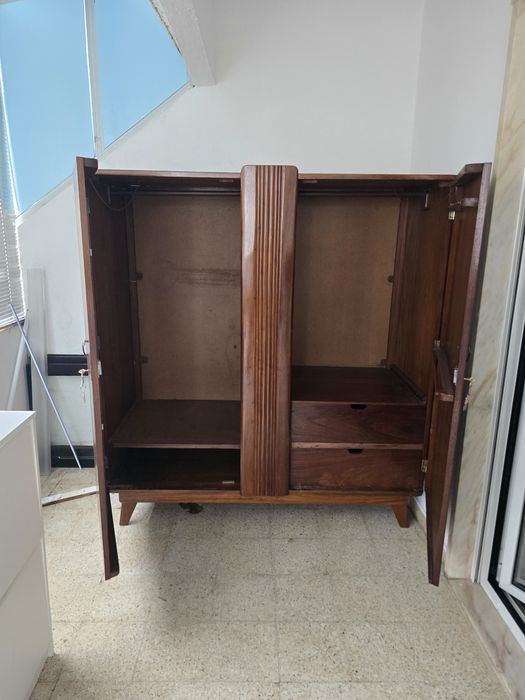 Roupeiro  madeira maciça