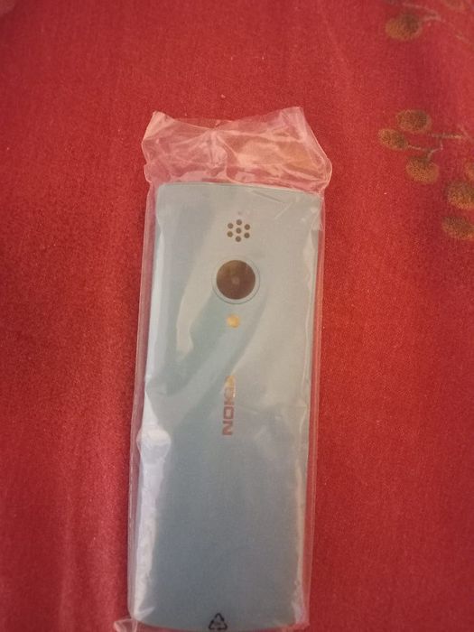 Новий телефон в коробцi, повна комплектацiя
Без дефектiв. Дуже легкий