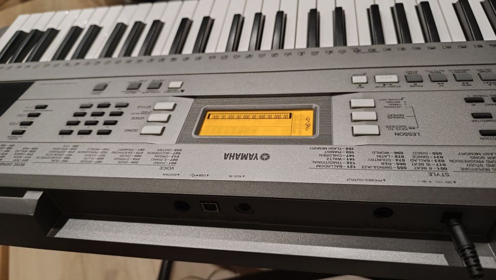 Teclado Yamaha PSR-E353