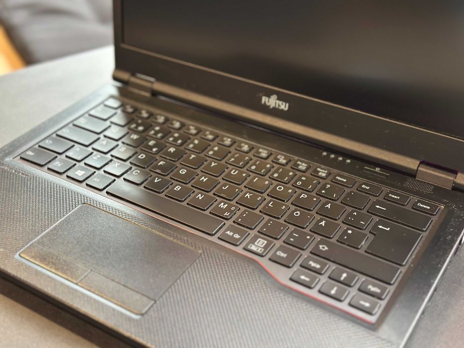 Laptop Fujitsu Lifebook E5410 I3-10110U 8GB/256GB + Gwarancja 6 msc