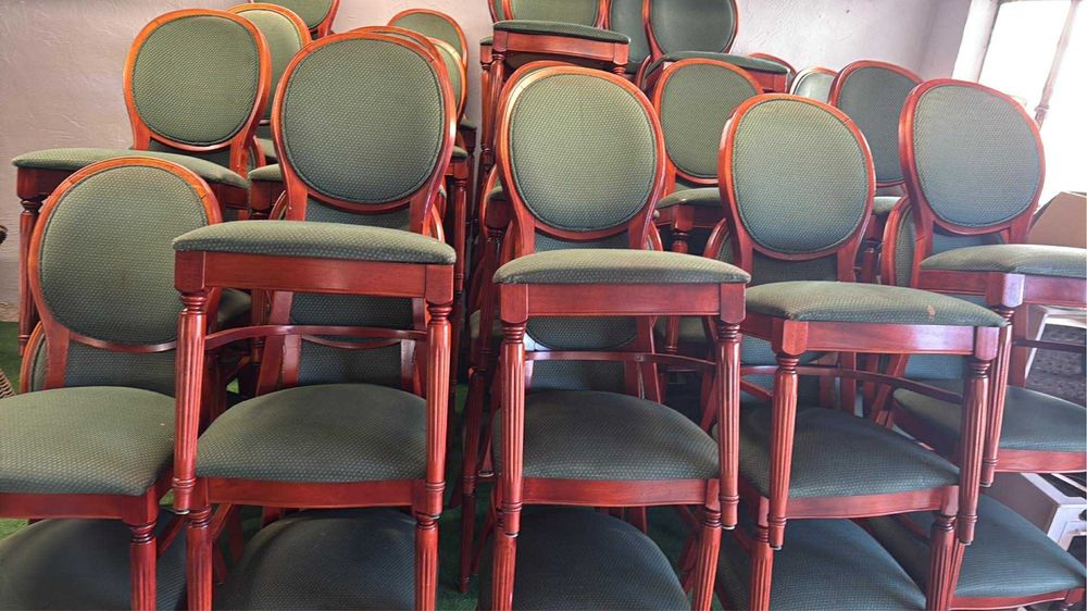 Krzesła medaliony masywne