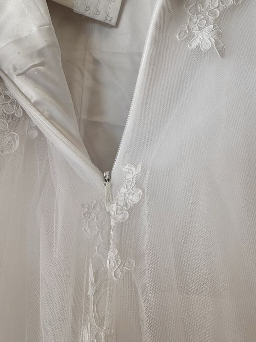 Vestido de noiva ProNovias com véu e bolero