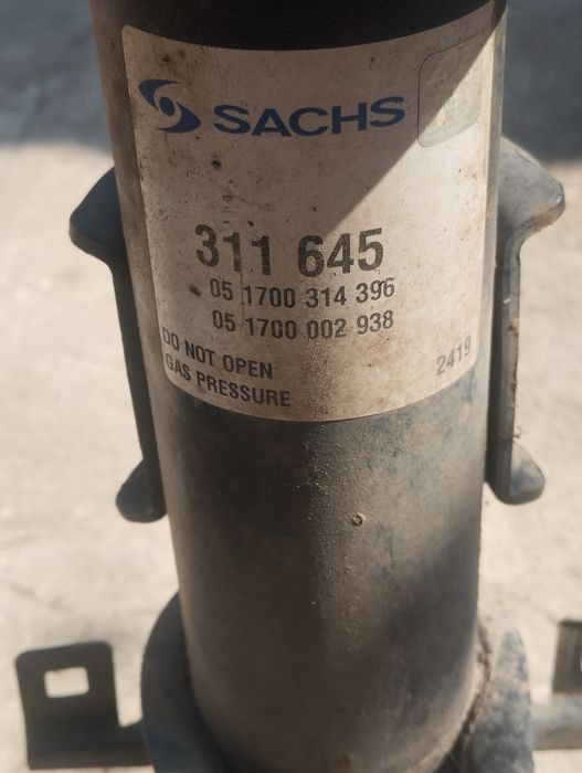 Стойки передні Sachs на Віто 639 2.2 CDI, стан б.у, задовільний.