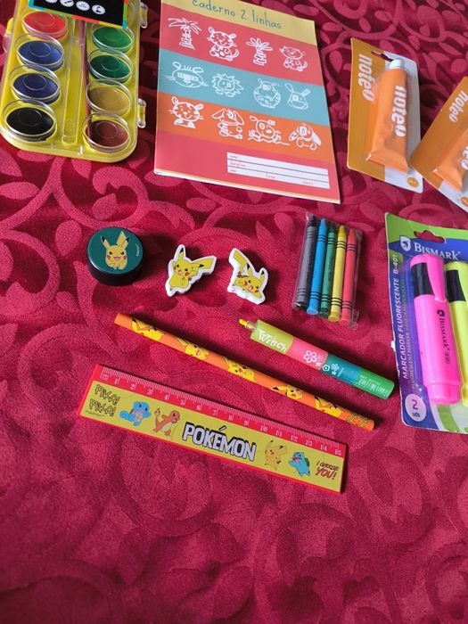Conjunto de material escolar NOVO