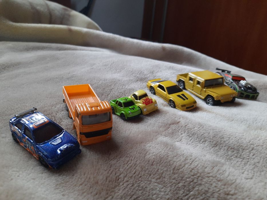 zestaw - hot wheels, figurki dinozaurów, lego hero factory