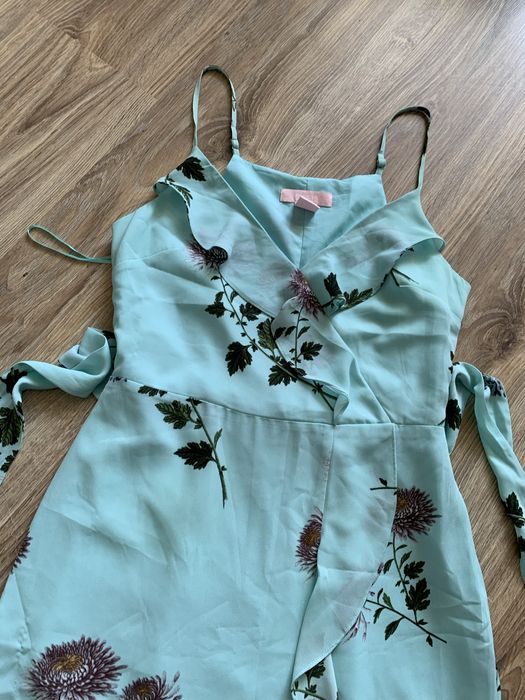 Жіночі сукні.