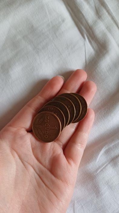 Moedas 1 escudos diversas