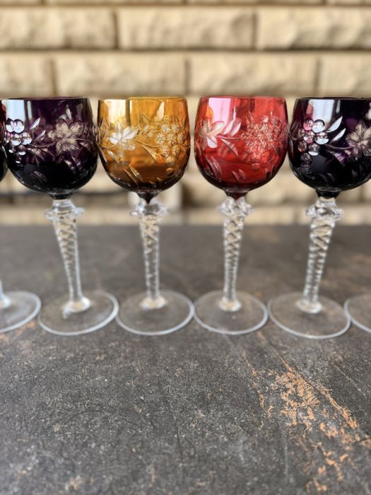 Винные хрустальные цветные бокалы , цветной хрусталь