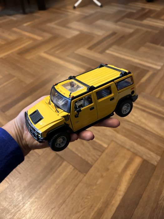 Zabawka jeep używana jak nowa