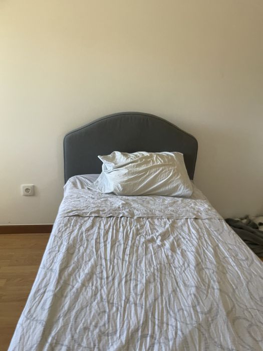 Cama solteiro já com colção 50€