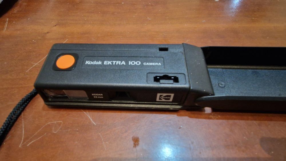 Conjunto Canon EOS 1000F N, EOS 100 e Kodak 100 -  Vintage de rolo