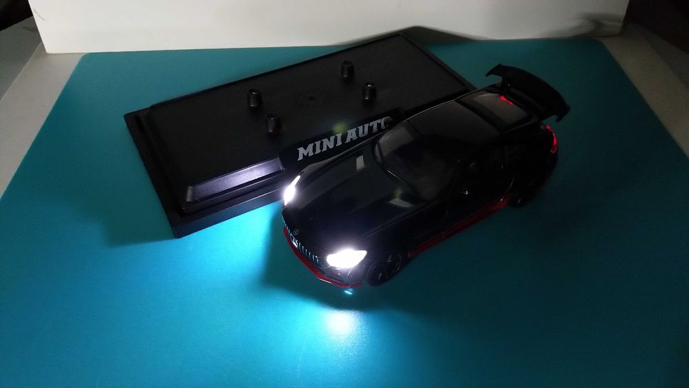 Mercedes Benz AMG GTr - Miniatura esc 1/32 de fricção, com luzes e som