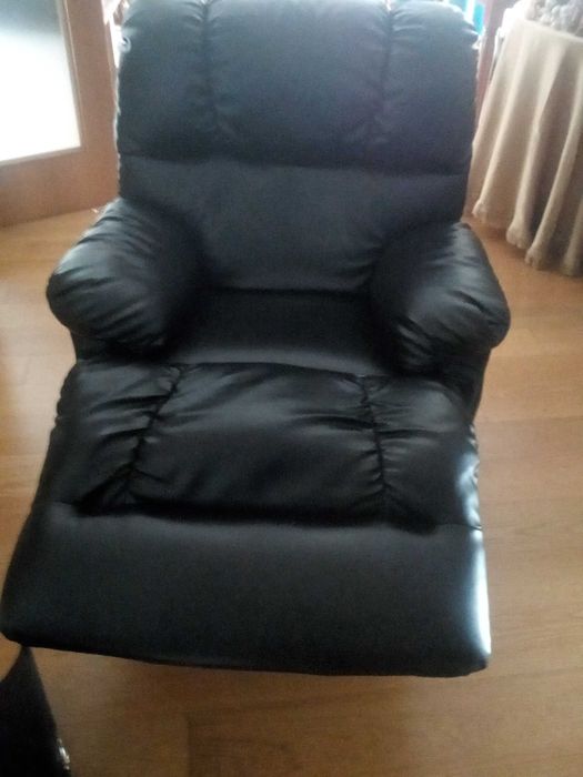 Cadeirão reclinável, com massagens.