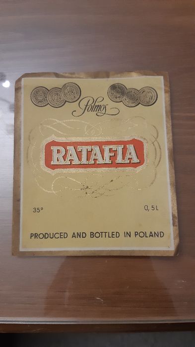 Kolekcja nieużywanych, oryginalnych etykiet alkoholi PRL