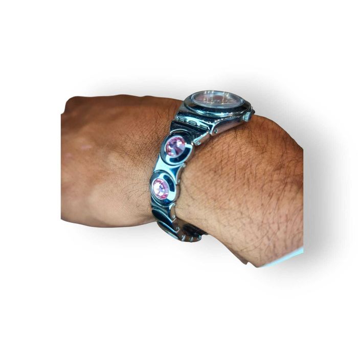 Relógio Swatch Feminino – Bracelete Metálica com Cristais Lilás