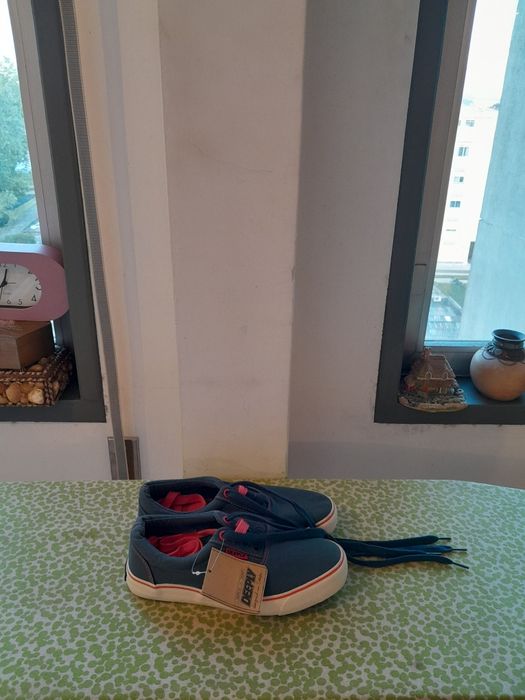 Vendo Sapatilhas de Senhora DEEPLY muito bonitas novas