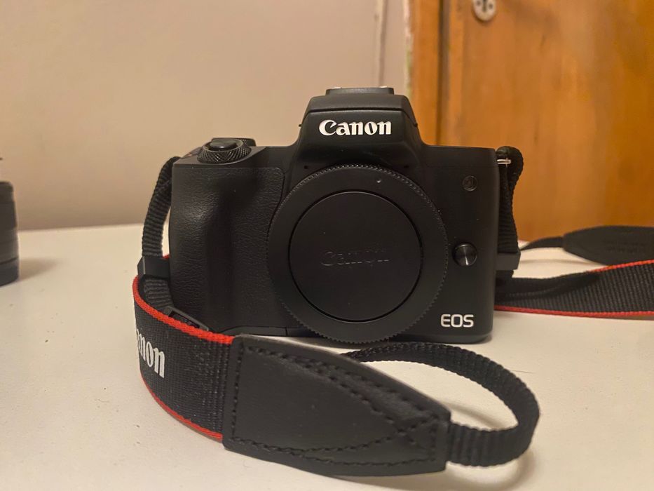 Canon EOS M50 com lente
