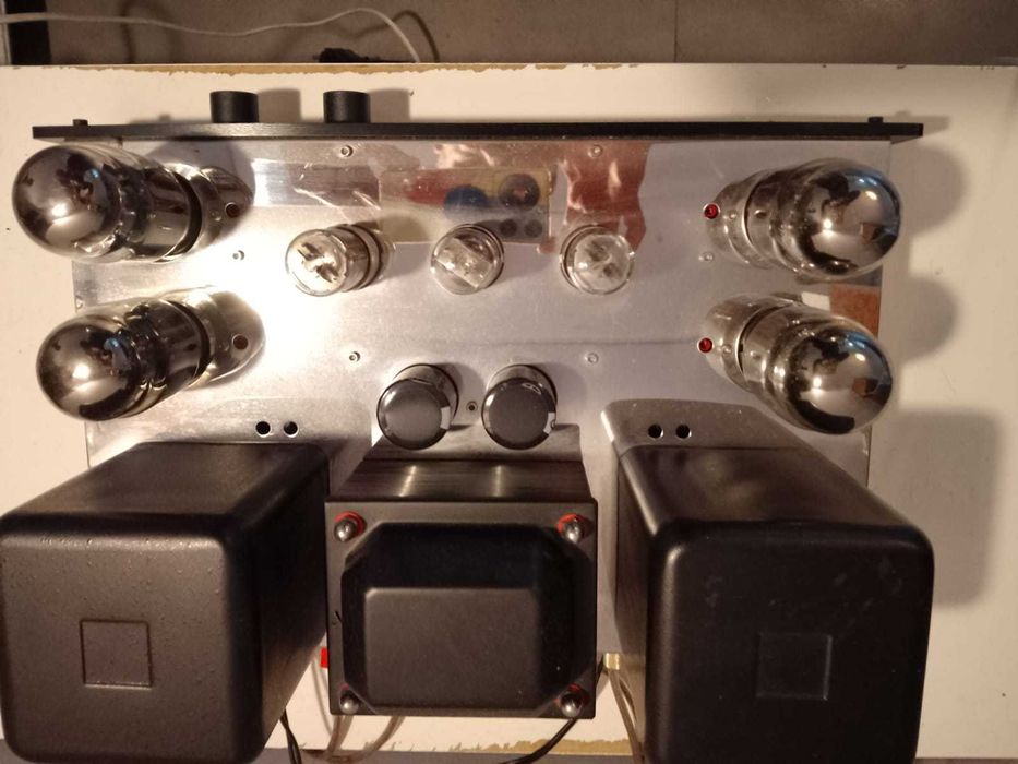 Amplificador a Válvulas integrado TubeAmpCompany 88