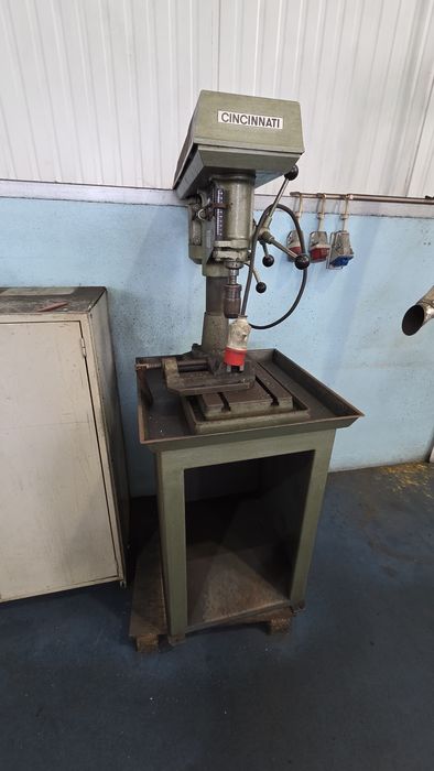 Engenho de furar de coluna Cincinnati