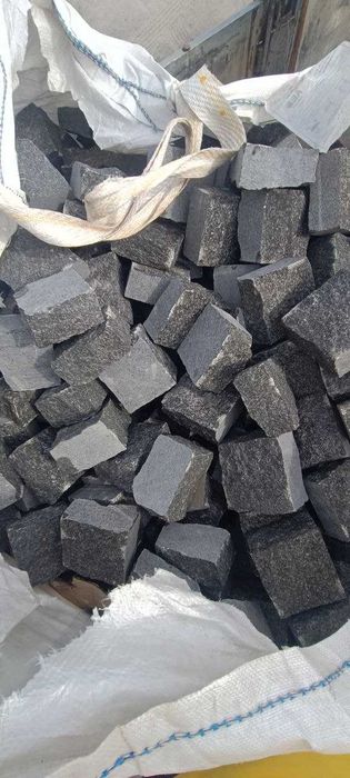 Бруківка гранітна колота покращена