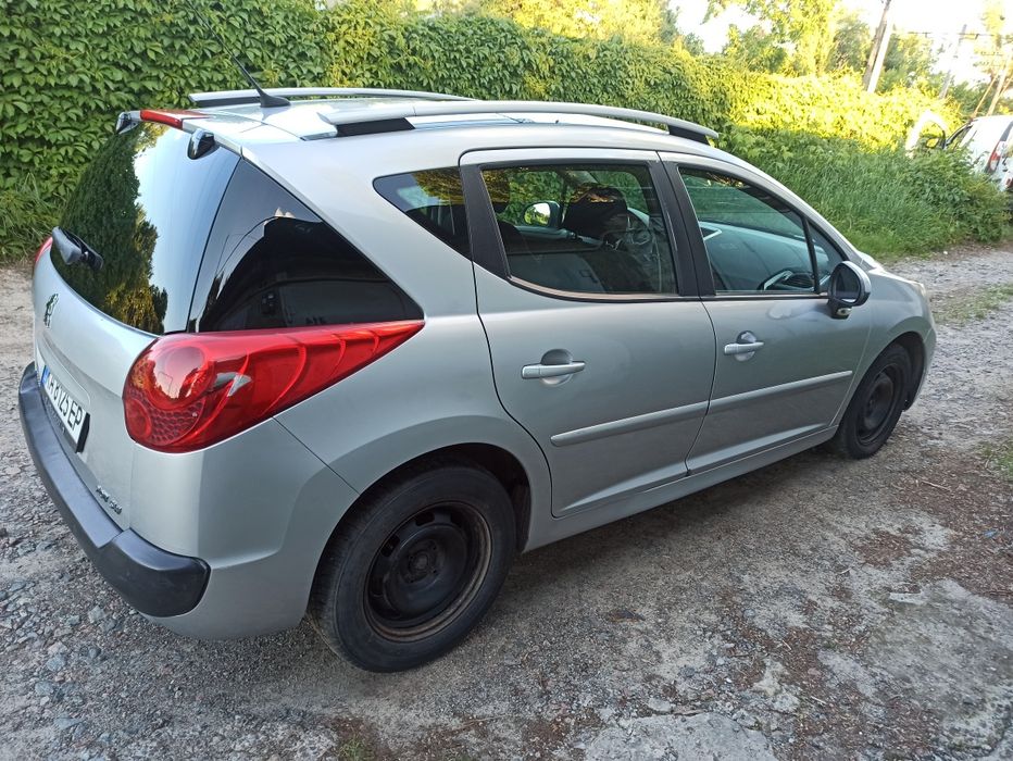 Авто Peugeot Легковые автомобили